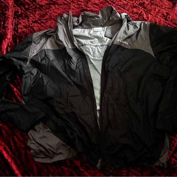 Columbia Men's Black and Gray Windbreaker - Picture 1 of 3
